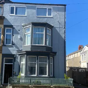  Guest house Penryn House Purple