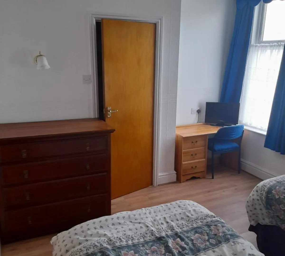 Hotel Glen House 1 Withnell Road Blackpool